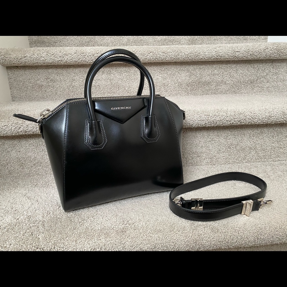 SOLD on 🅿️🅿️💜Last call! Givenchy small Antigona in glazed calfskin